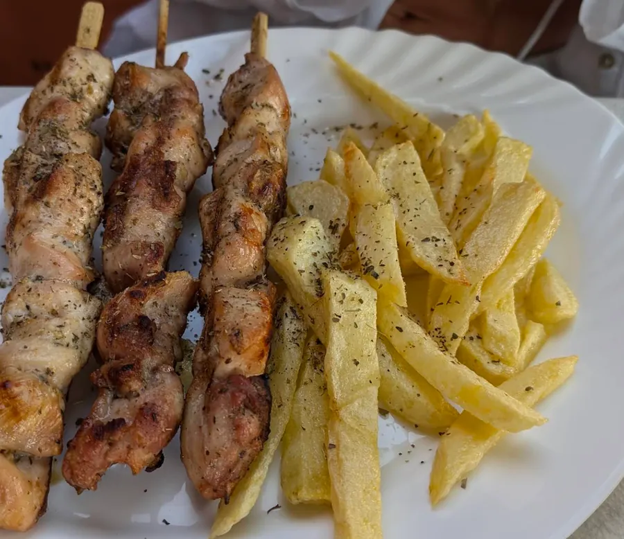 Chicken souvlaki with fries