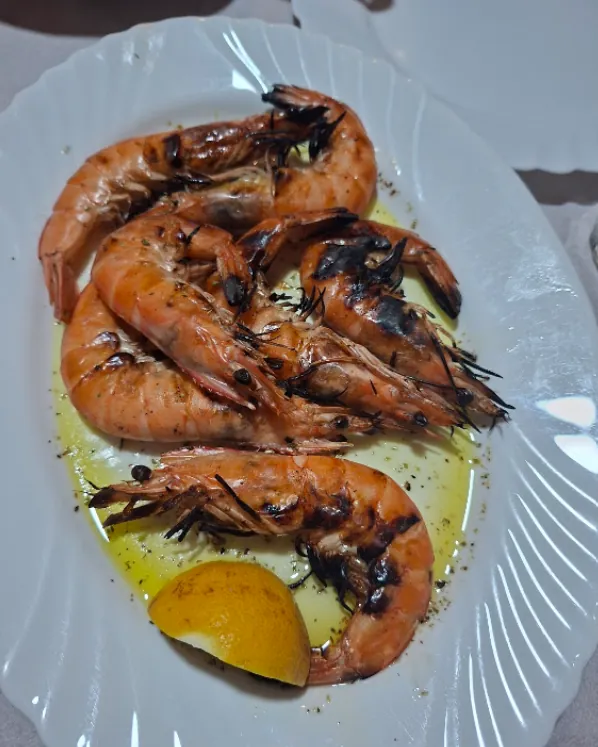 Grilled shrimp with lemon